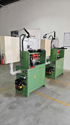 Wielofunkcyjna automatyczna maszyna sprężynowa CNC Trzyosiowy system serwo Szybki