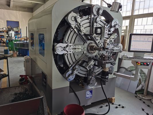 Wielofunkcyjna maszyna do zwijania sprężyn CNC z systemami cewek obrotowych drutu